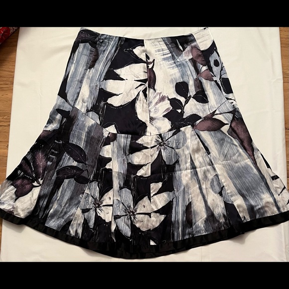 Chico’s Blue, White and Grey Floral Silk Skirt - Picture 2 of 4